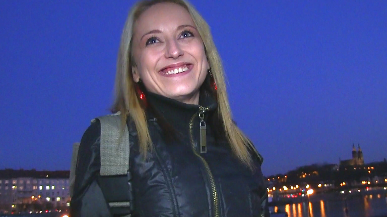 A Tight Pussy Ride For Stranger Pretending To Be An Agent