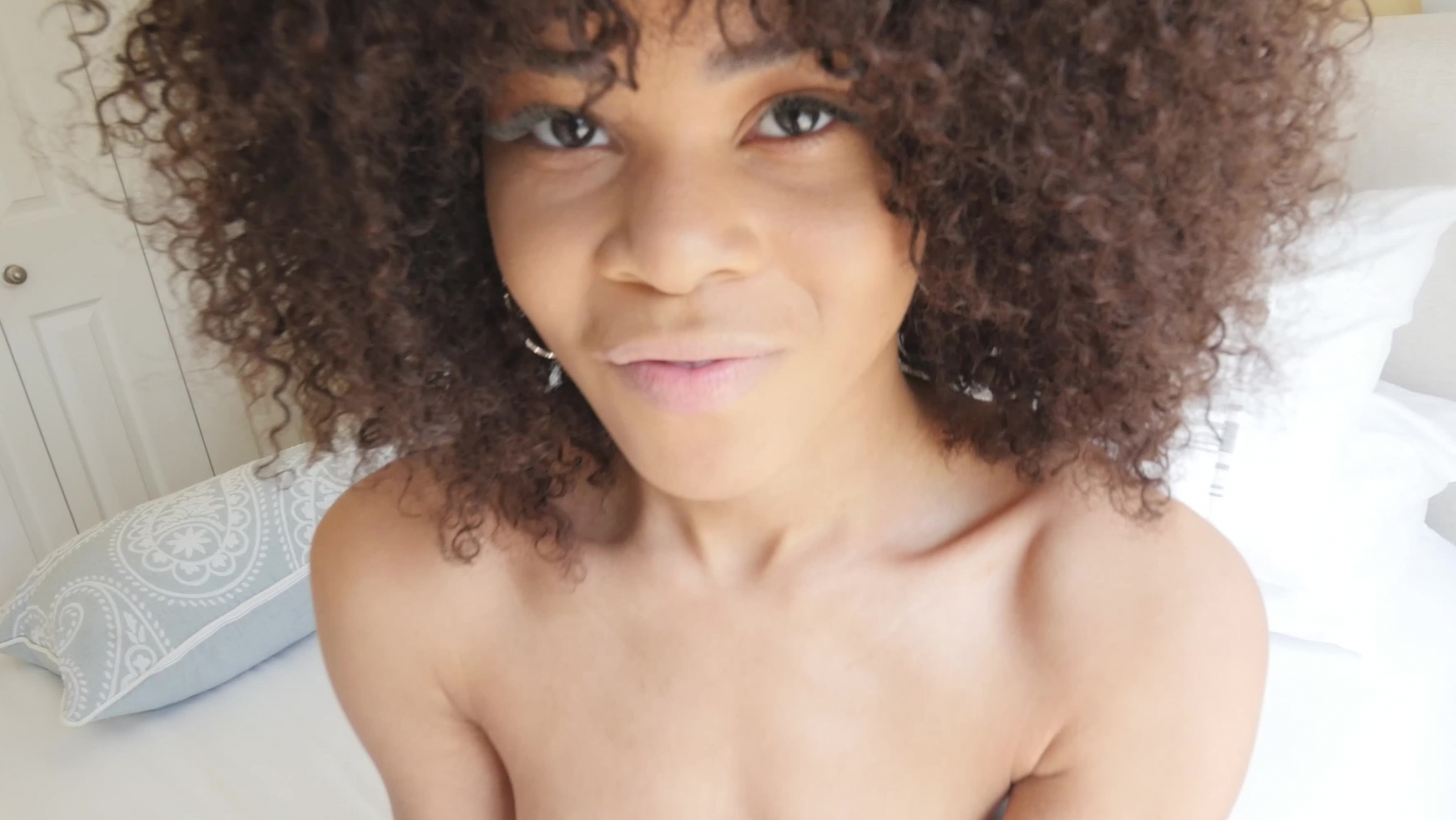 HussiePass When Selfies Lead To Sex