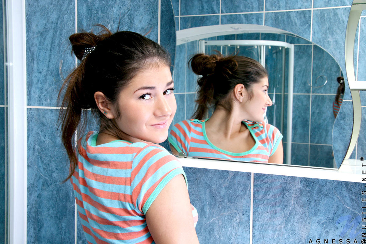 Agnessa - Bubble Bath - nubiles XXX - photo #1