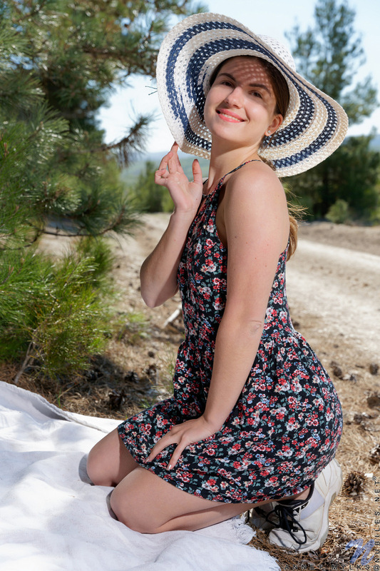 Annet Mylks - Pussy Perfection - nubiles XXX - photo #2