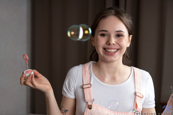 Bouncing Betty - Bubbly - nubiles XXX - photo #3