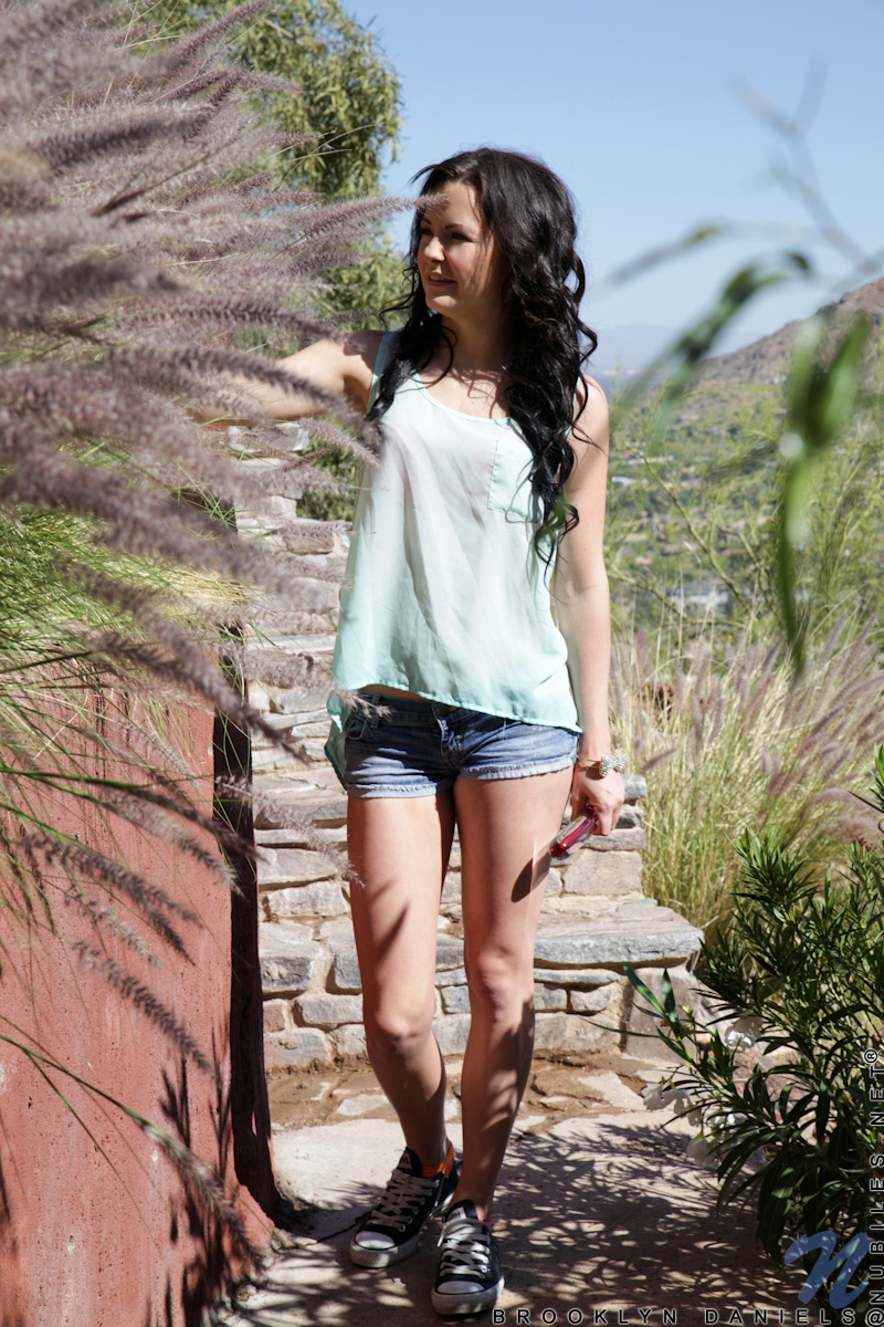 Brooklyn Daniels - She Brought Her Toy - nubiles XXX - photo #1