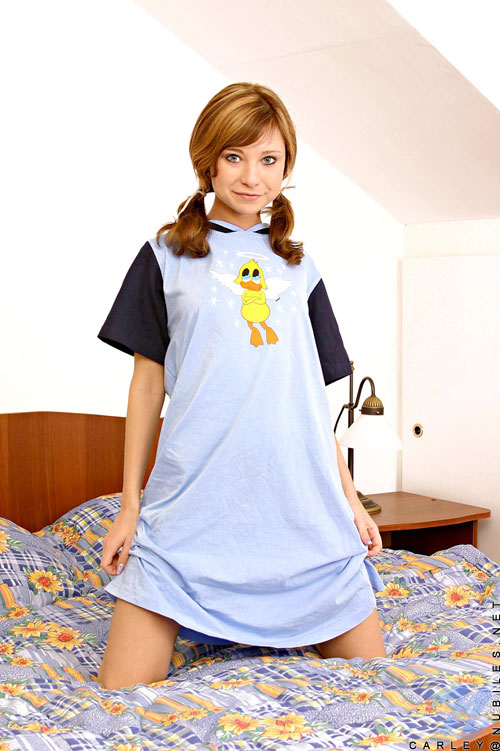 Carley - Flowerfinger - nubiles XXX - photo #1