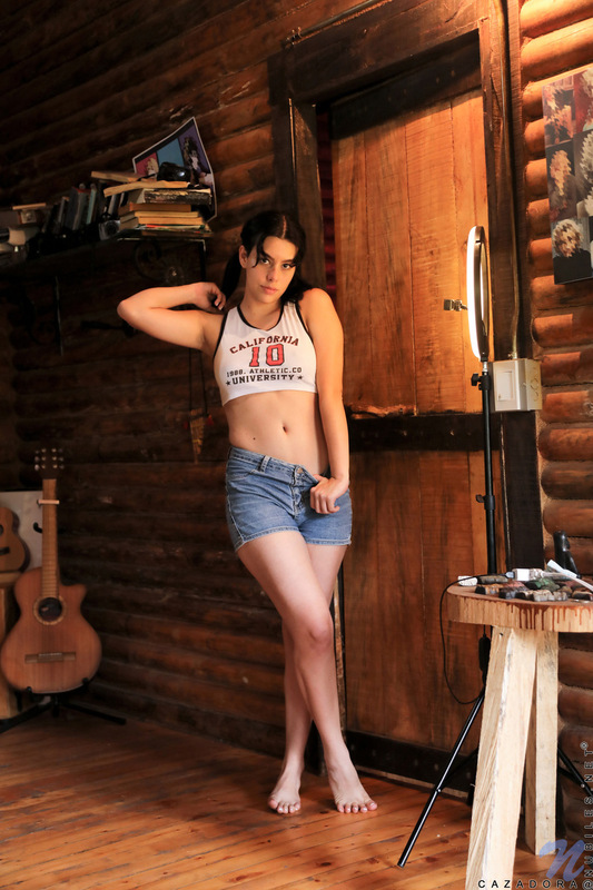 Cazadora - Cabin - nubiles XXX - photo #1