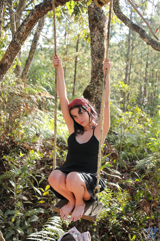 Cazadora - Swing - nubiles XXX - photo #1