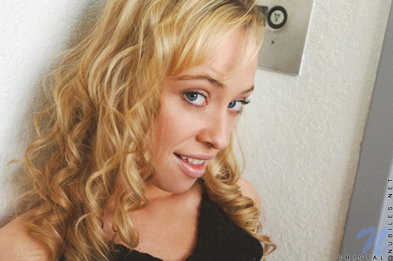 Cristal - Elevator - nubiles XXX - photo #4