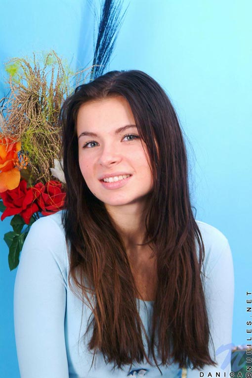 Danica - Vases - nubiles XXX - photo #1