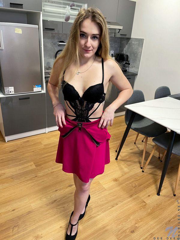 Dee Dee - Wet And Warm - nubiles XXX - photo #3