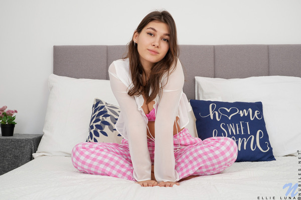 Ellie Luna - Cum Get It - nubiles XXX - photo #1