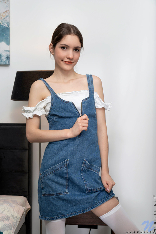 Hareniks - Irresistible - nubiles XXX - photo #1