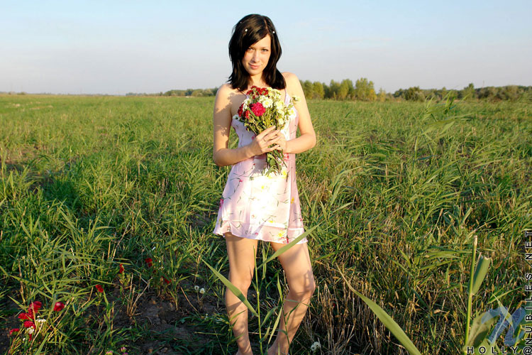 Holly - Green Fields - nubiles XXX - photo #3