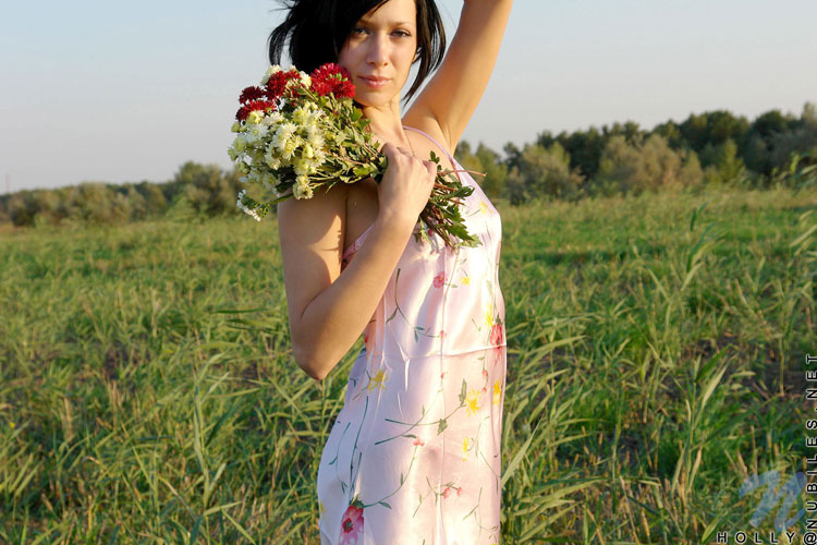 Holly - Green Fields - nubiles XXX - photo #5
