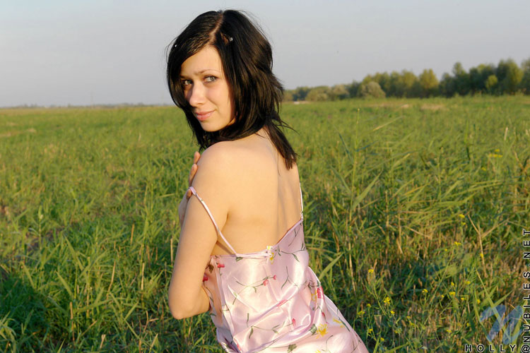 Holly - Green Fields - nubiles XXX - photo #6