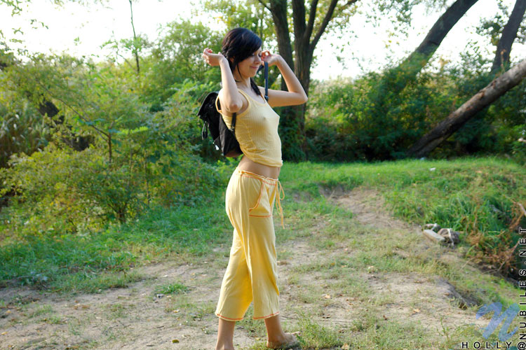 Holly - Trekking - nubiles XXX - photo #2