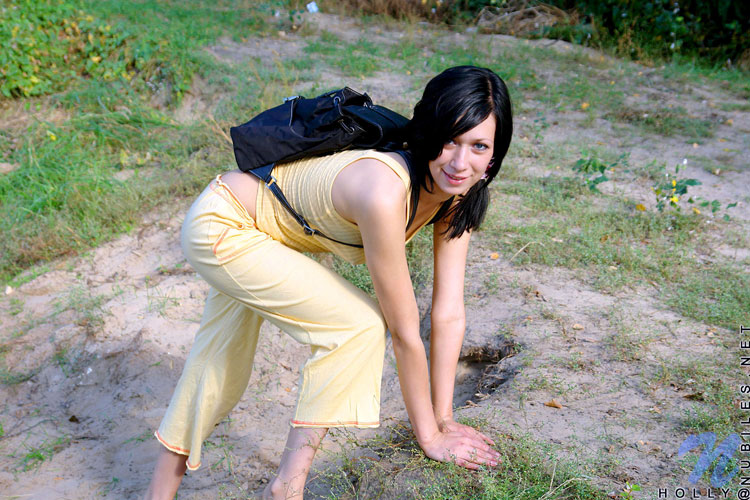 Holly - Trekking - nubiles XXX - photo #3