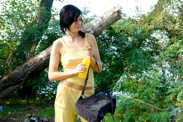 Holly - Trekking - nubiles XXX - photo #4