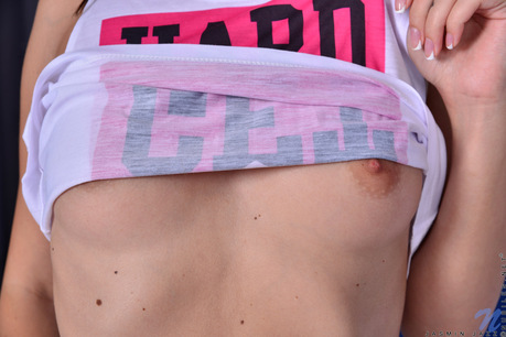 Jasmine Jazz - Pleasing The Pussy - nubiles XXX - photo #2