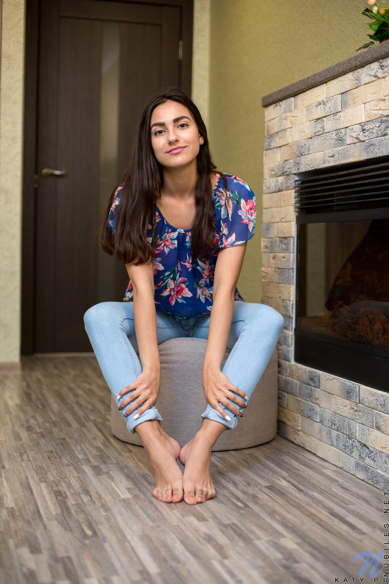 Katy P - Enticing Eyes - nubiles XXX - photo #1