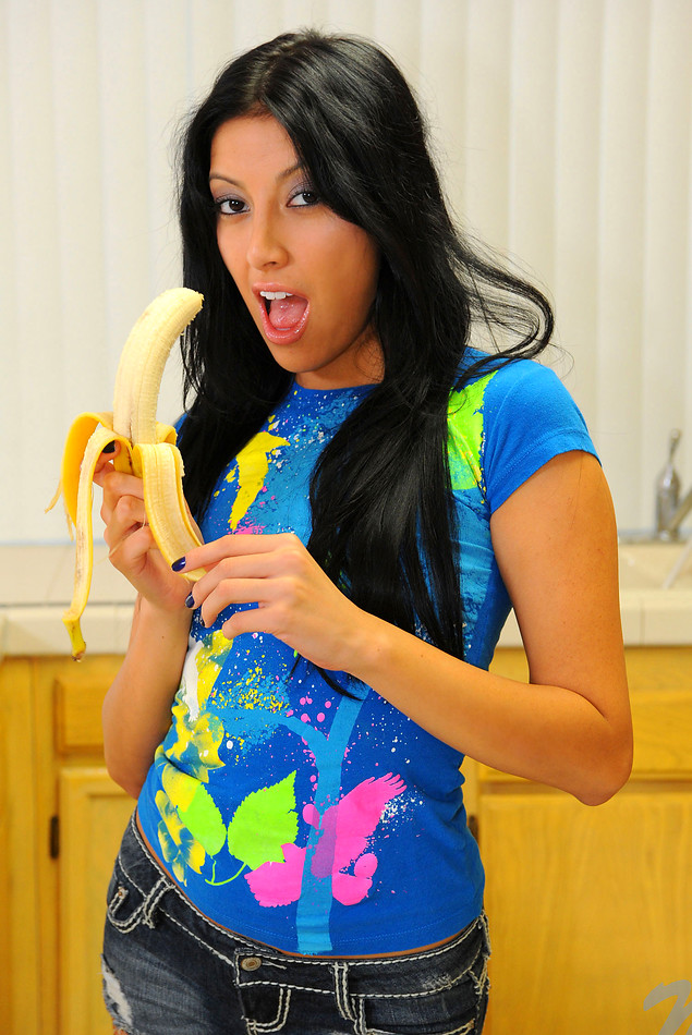 Nubiles Bananababe with Kimberly Gates