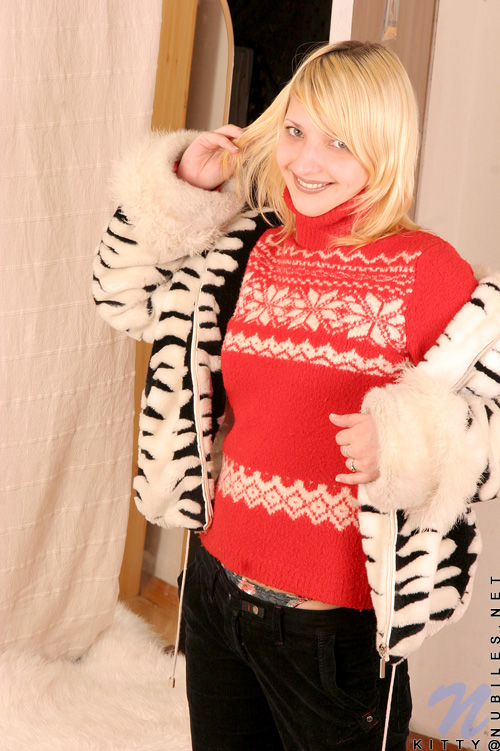 Kitty - Mirror - nubiles XXX - photo #3