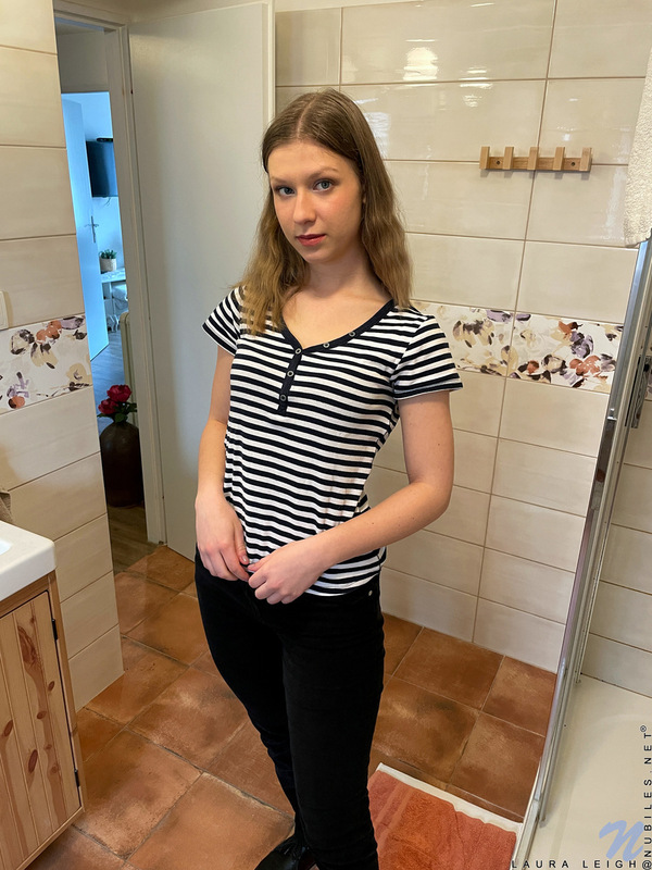 Laura Leigh - Wet And Warm - nubiles XXX - photo #1