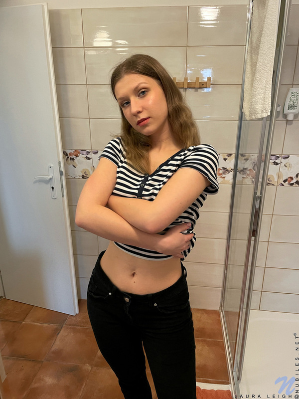 Laura Leigh - Wet And Warm - nubiles XXX - photo #2