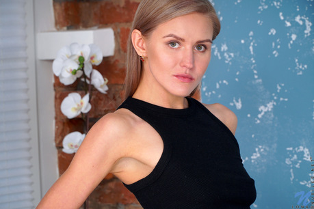 Lona - Giving Into Desire - nubiles XXX - photo #2