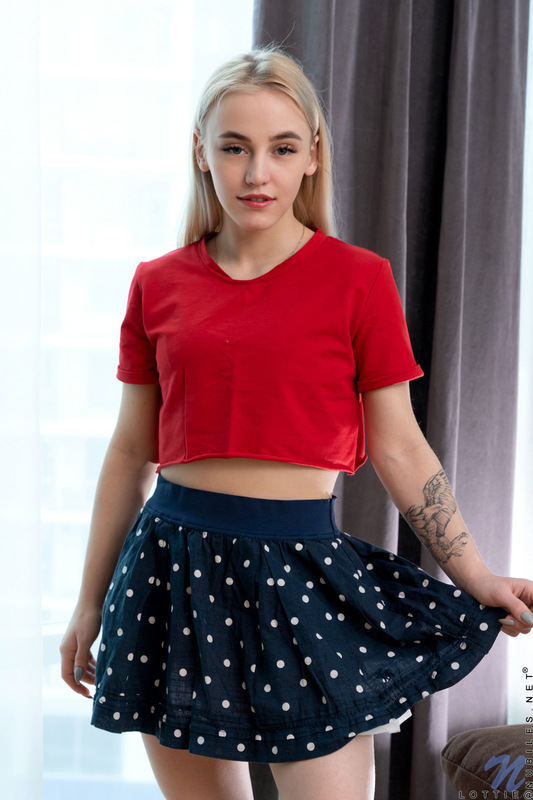 Lottie - Blonde Beauty - nubiles XXX - photo #1