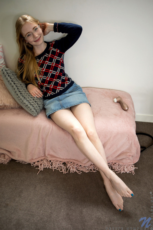Petite Nymphet - Pussy Massage - nubiles XXX - photo #1