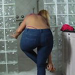 monstercurves.com Shower Power photo #00